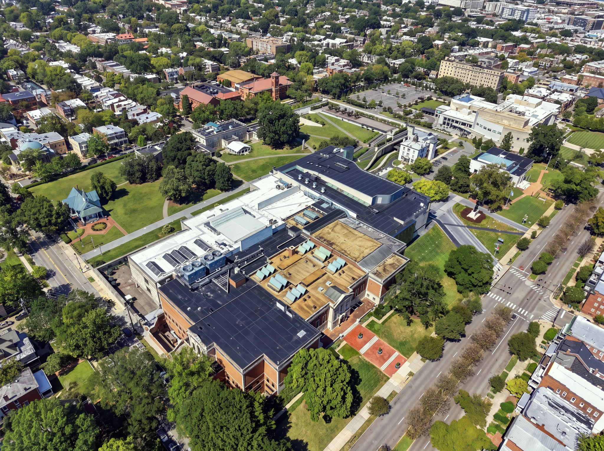 Aerial View: Enjoy lush greens and vibrant city life from this prime Richmond location!