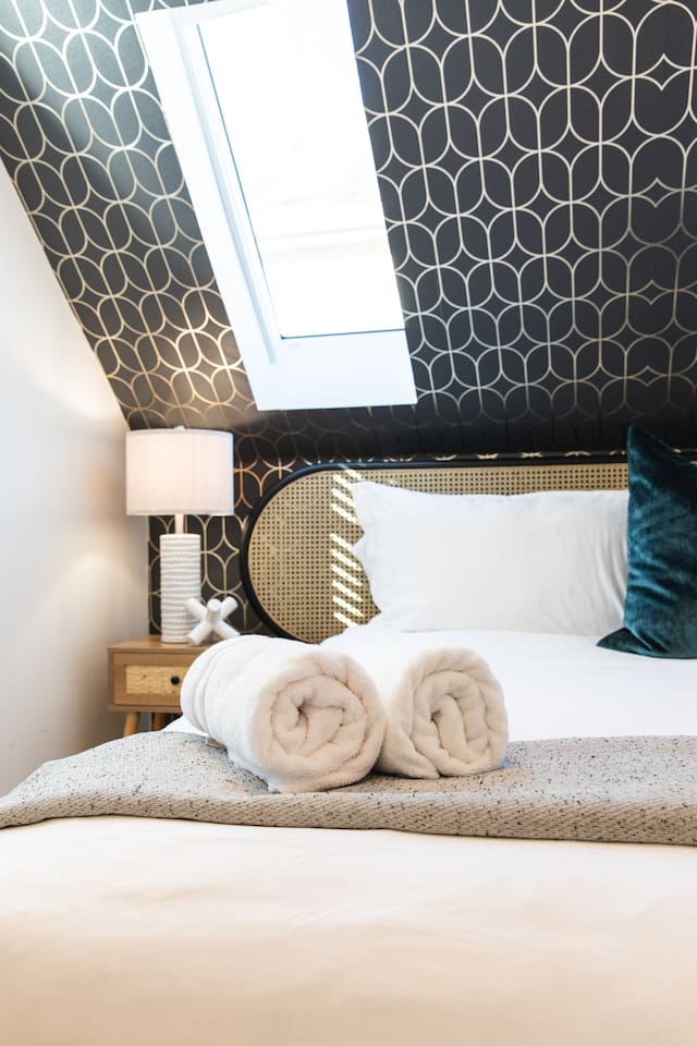 Bed details