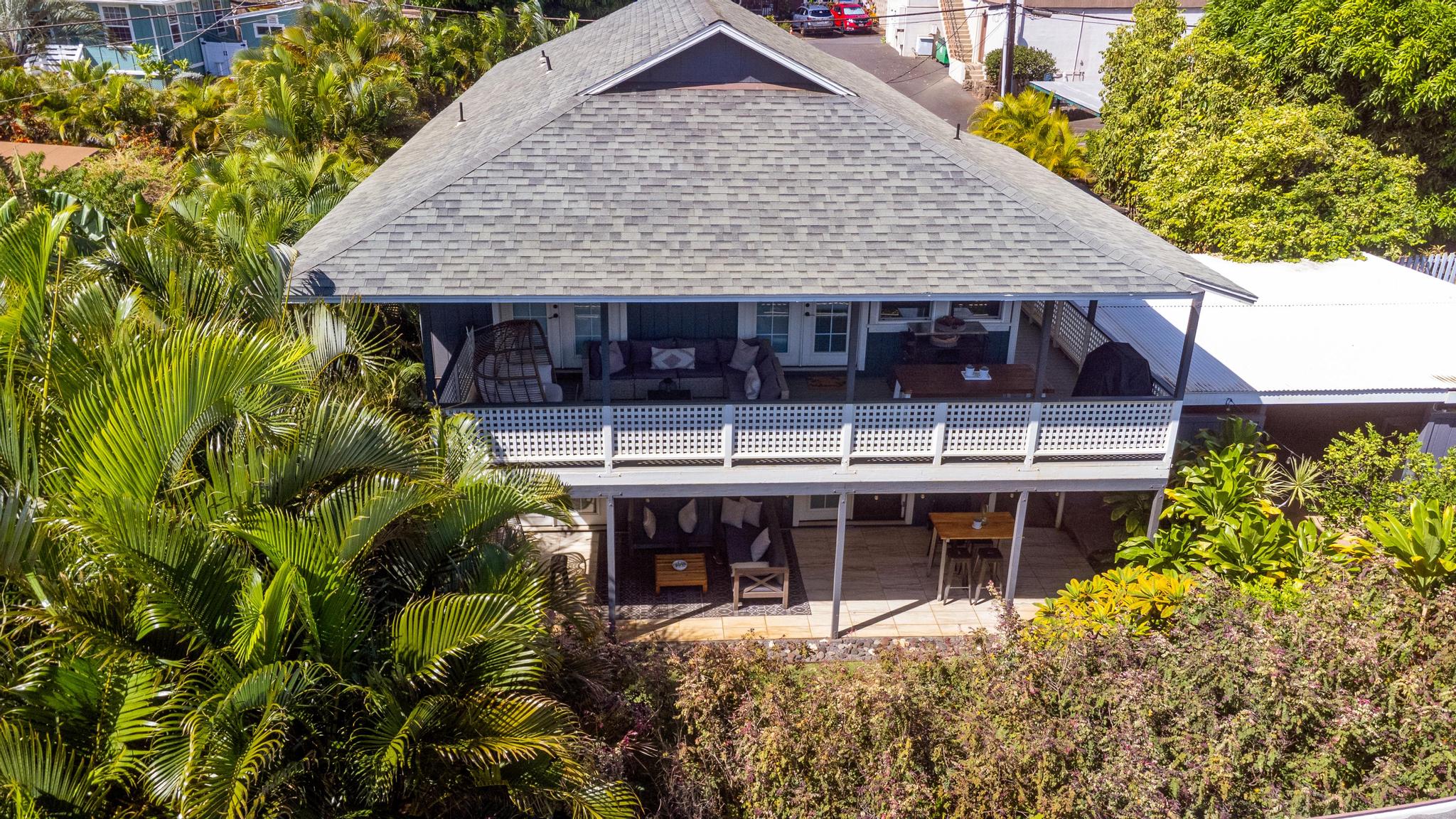 The makai facing side of the Blue Door on Church Street