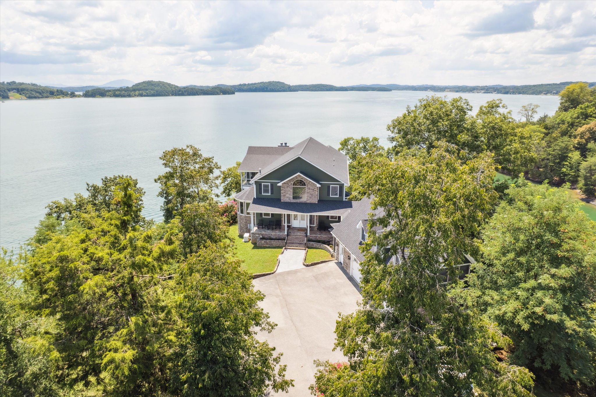 Gorgeous waterfront all around the house