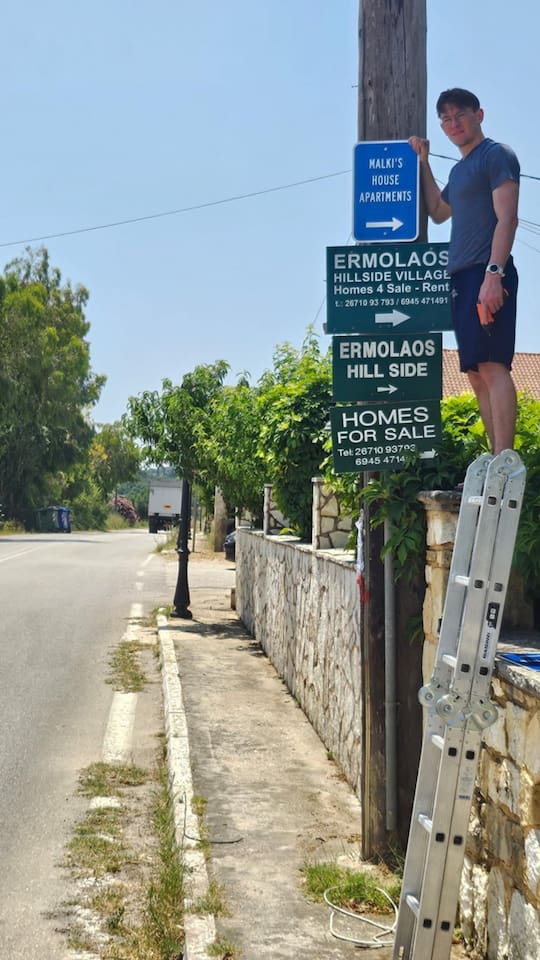 Blue signs point the way to Malki's House Apartments, Sharon's Island Get Away is the downstairs apartment.
