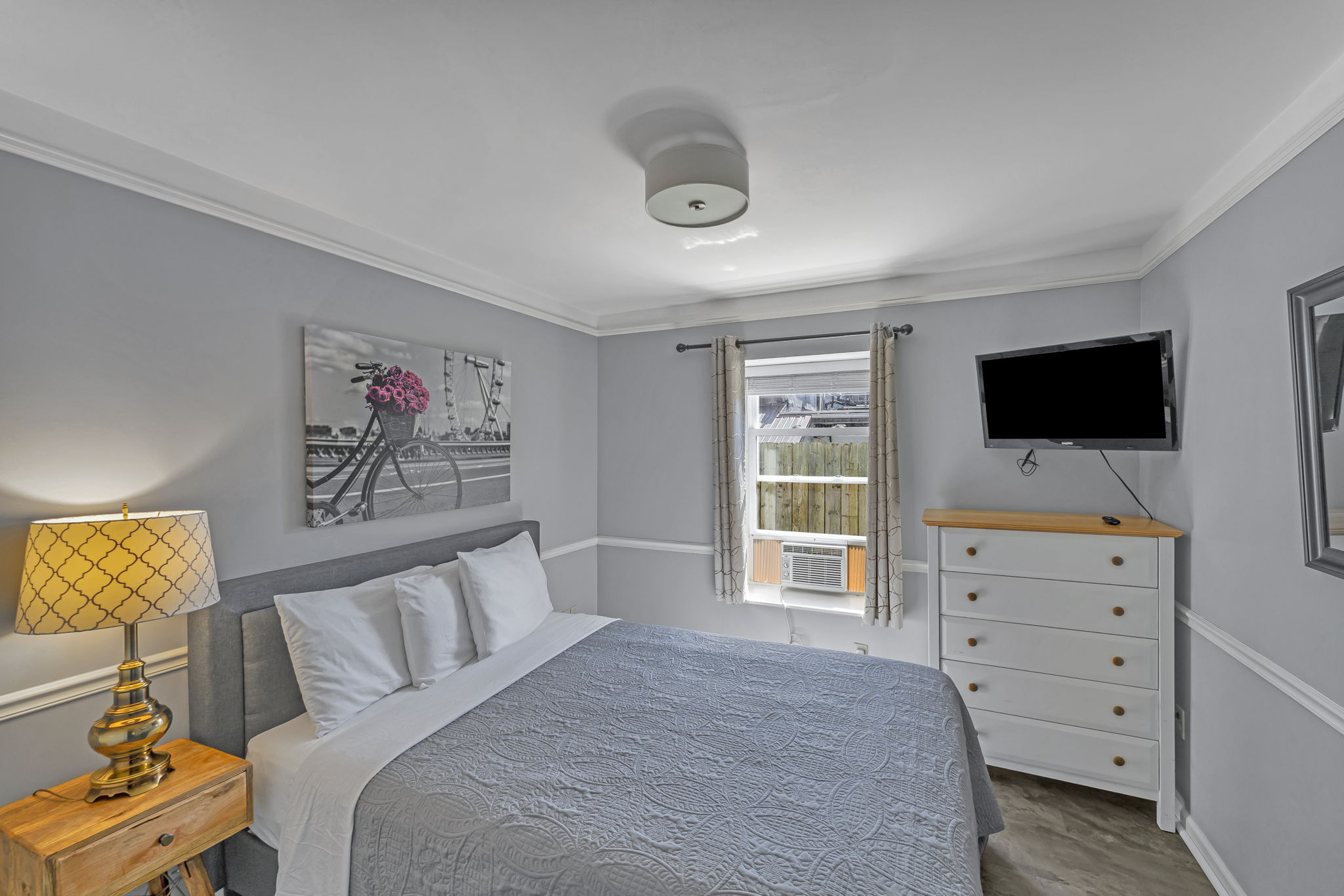 Creamery Apt 5 queen bedroom