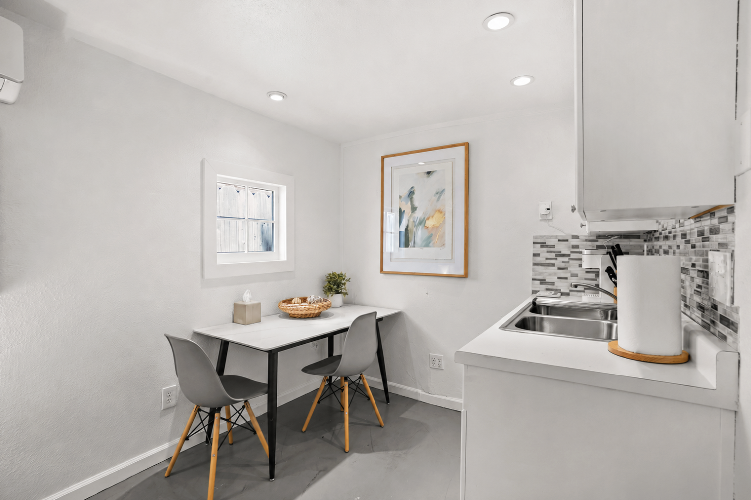 A cozy breakfast nook to start your Napa mornings