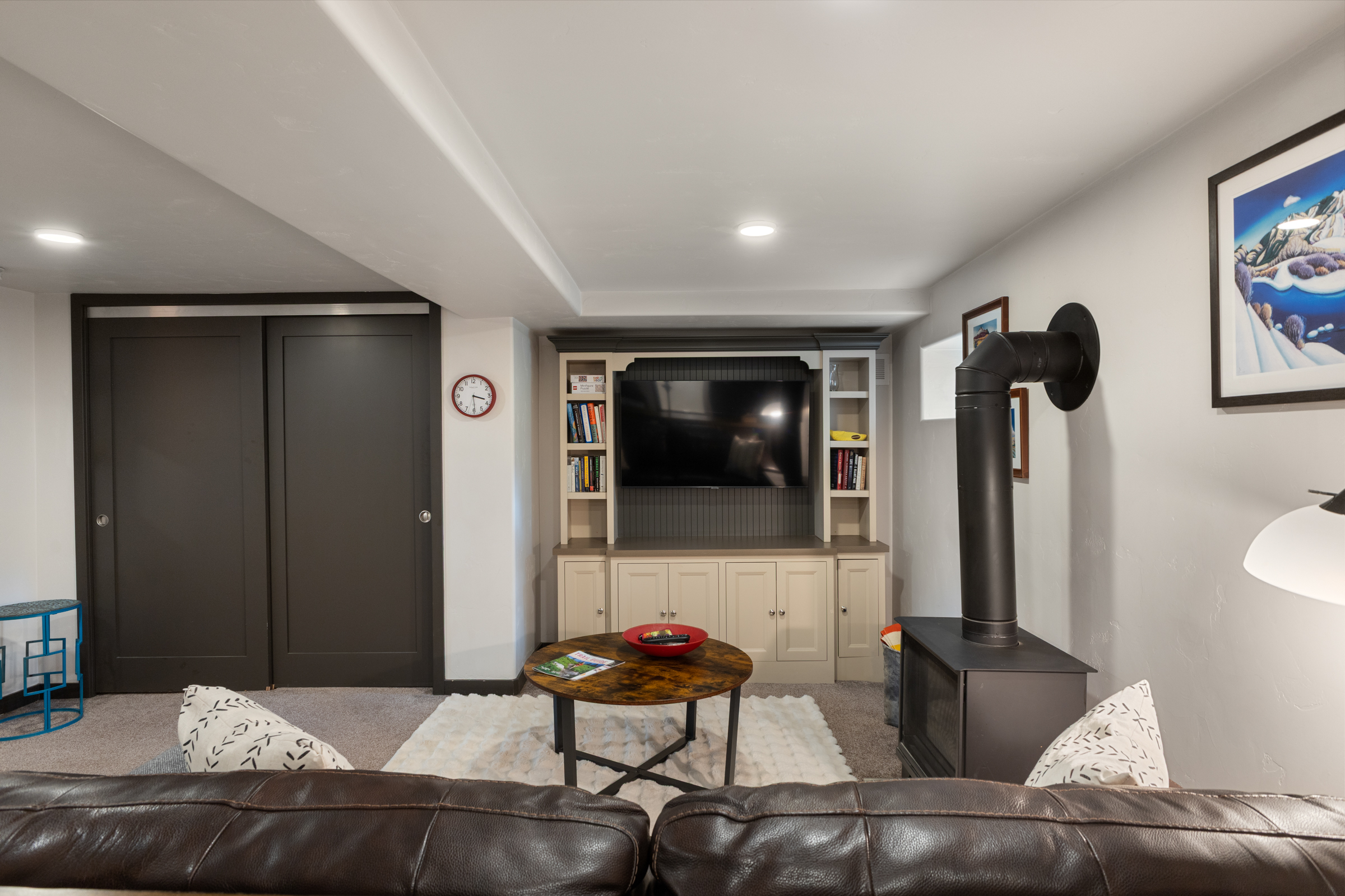 Living Room | Smart TV |  Wood-burning fireplace