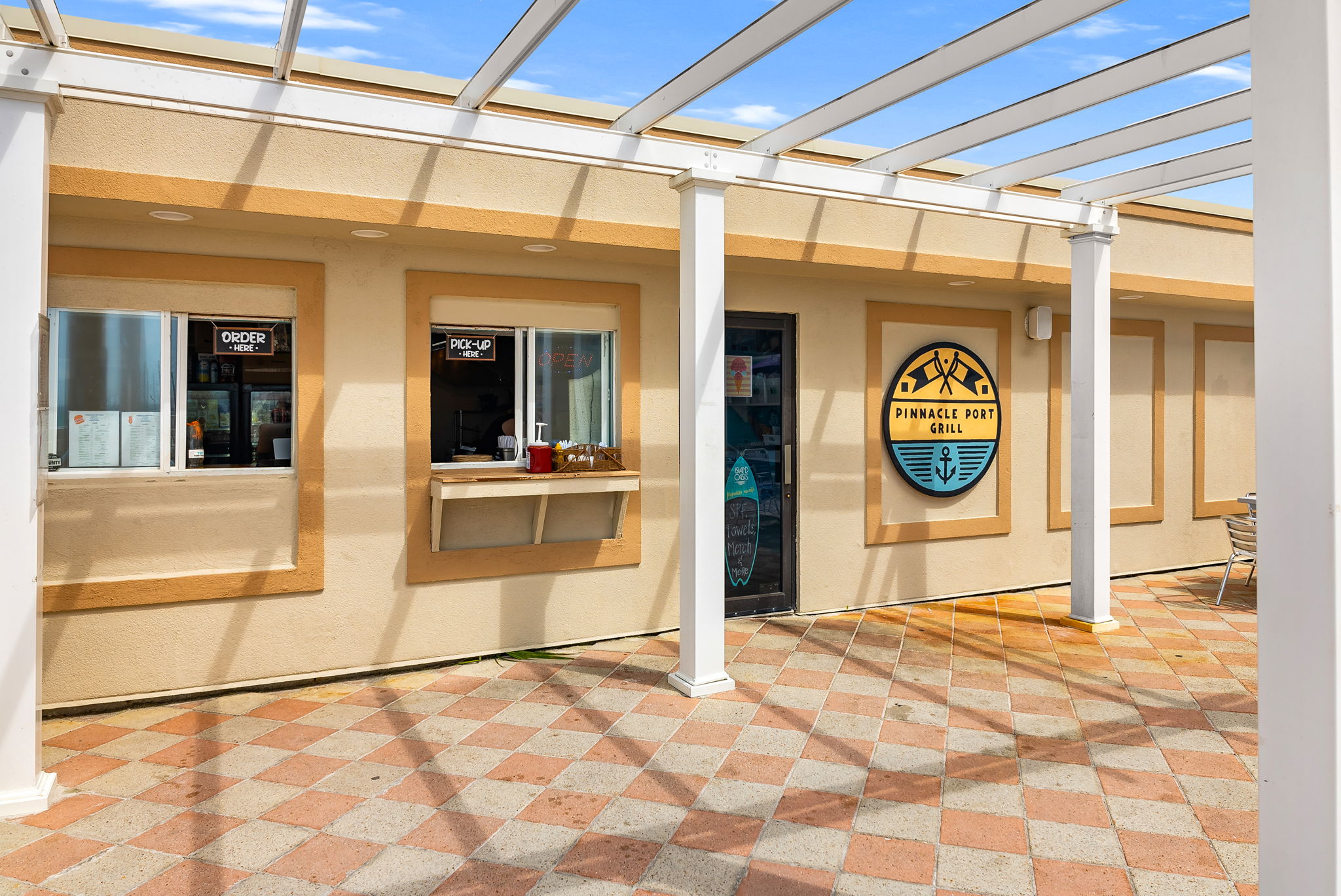 Pinnacle Port Grill by the Pool