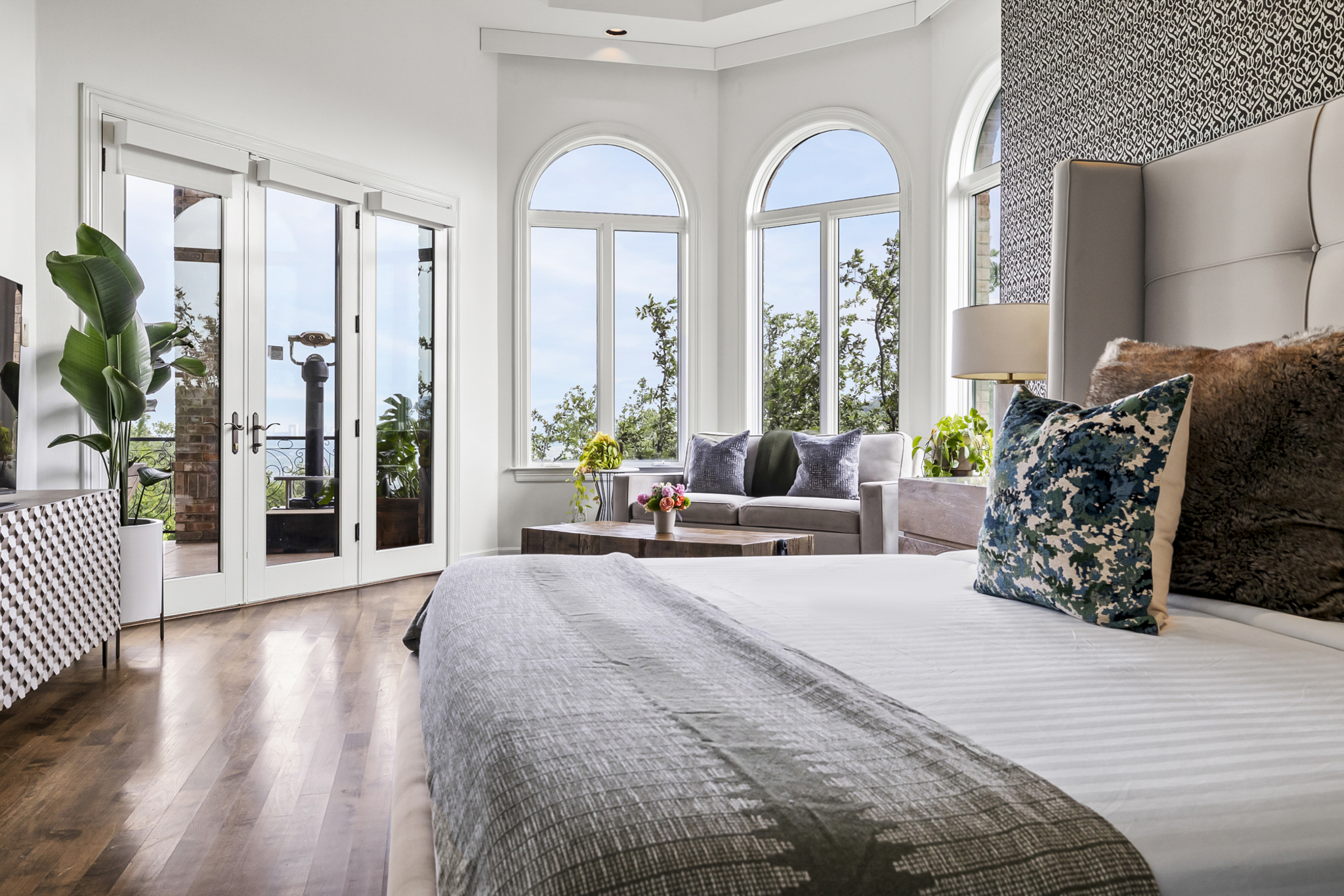 Bedroom 1 - King bed, Queen pullout, en-suite bathroom with access to the main patio.