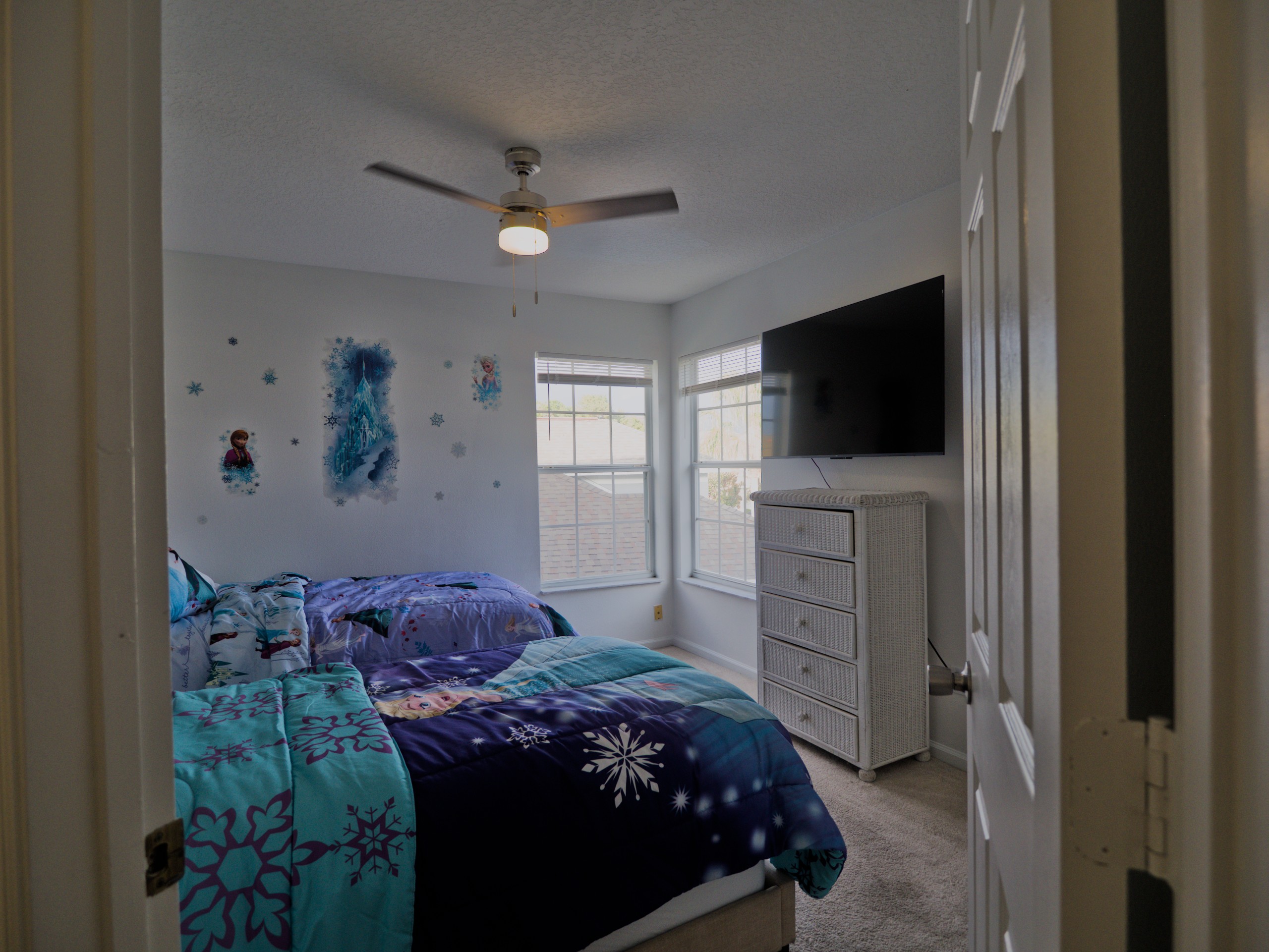 Frozen room with two twin beds.