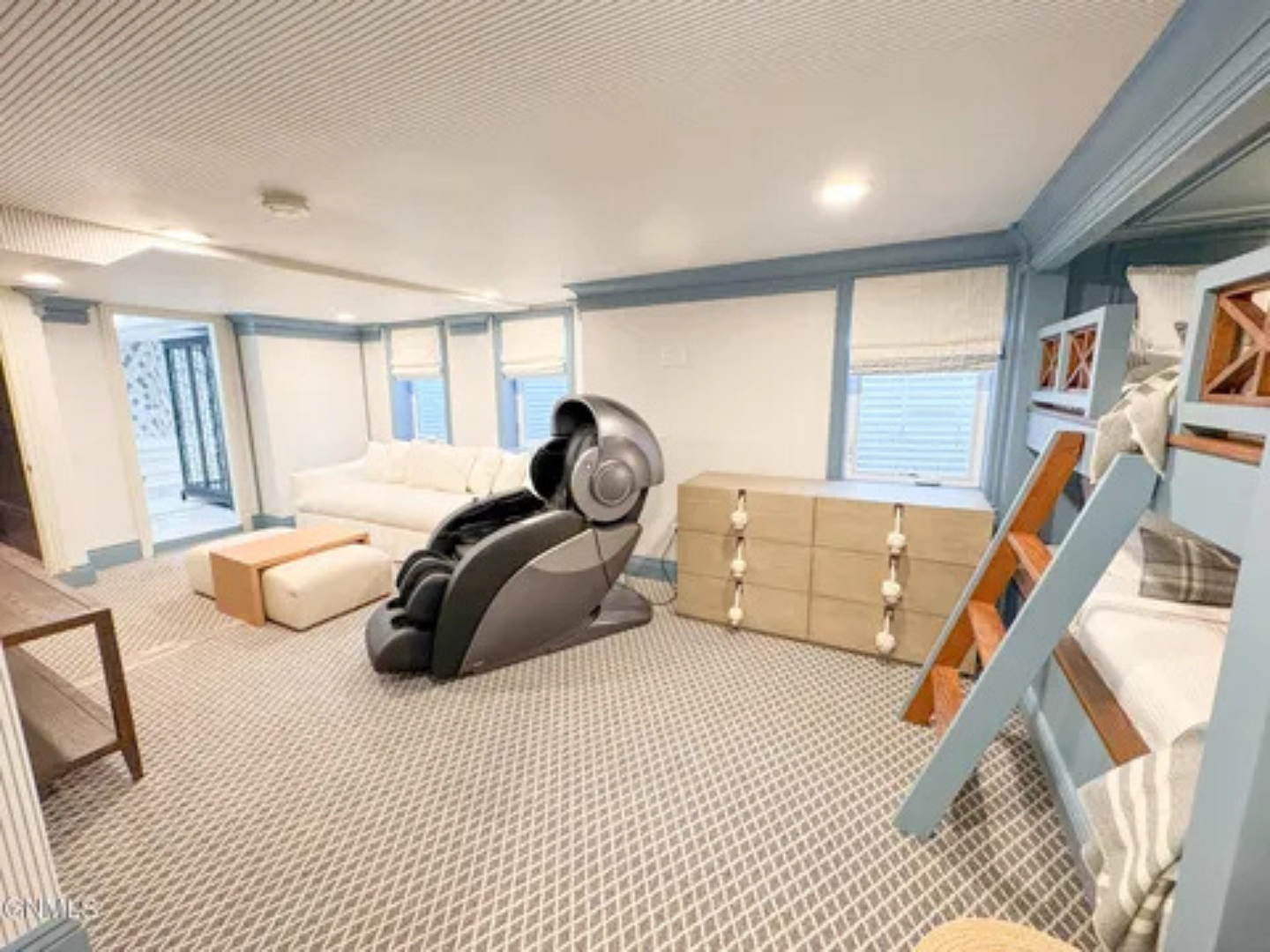 A roomy bonus space where you can unwind, stretch out, or enjoy some downtime.