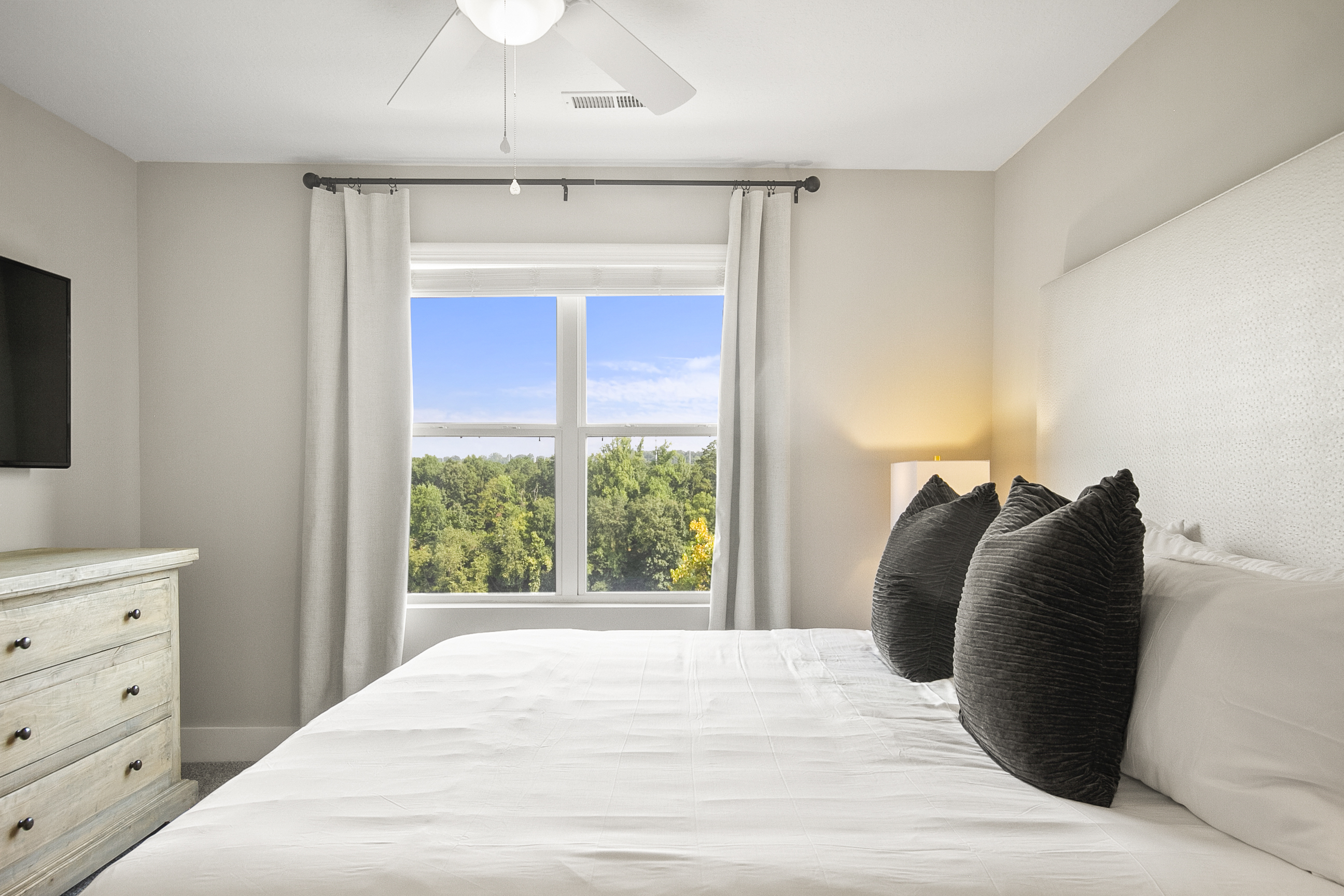 King Bedroom 2