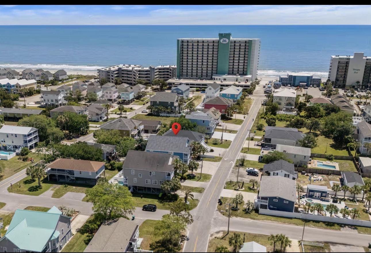 Less than a 2 minute walk to the ocean.