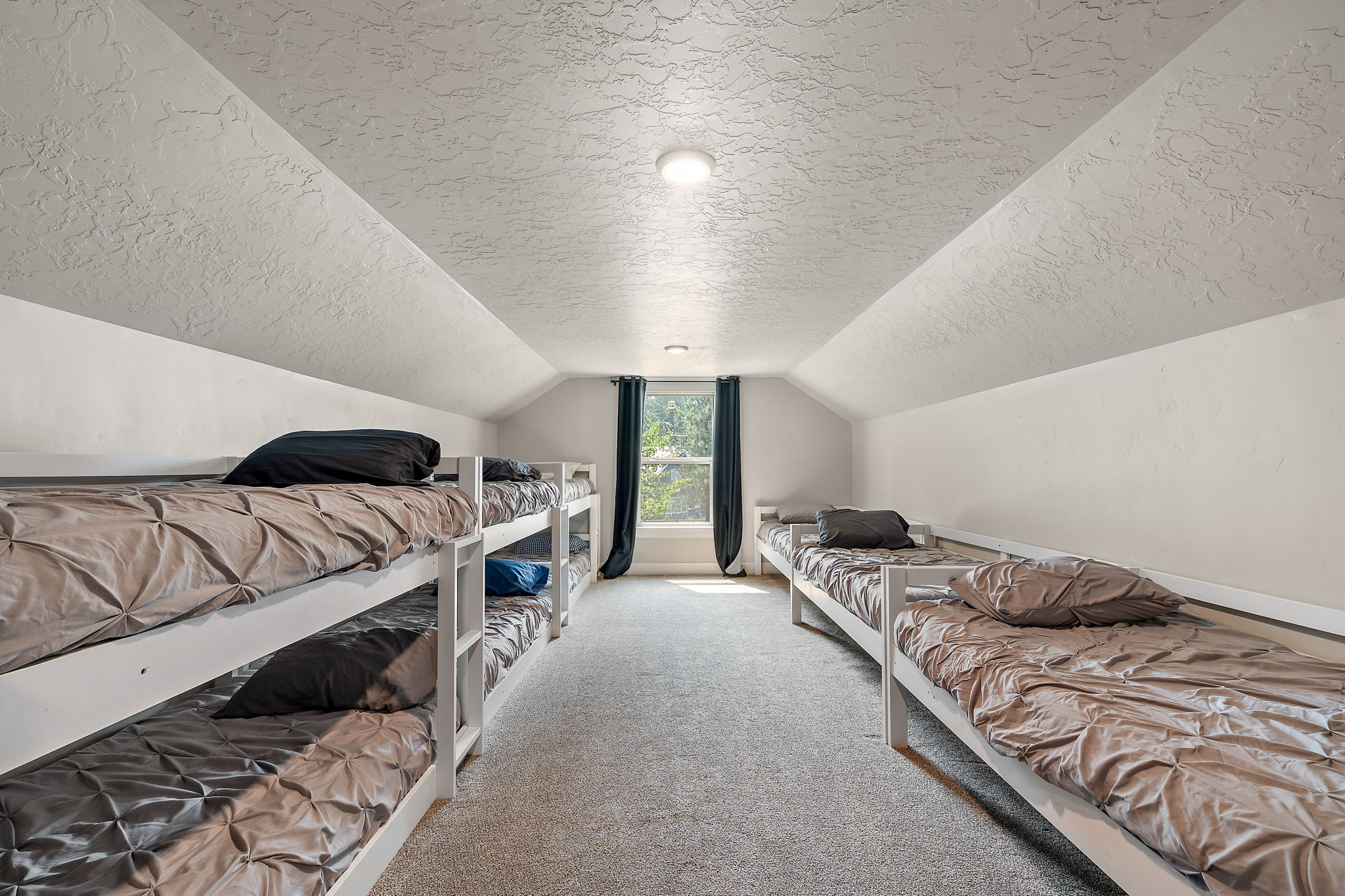 Loft: 10 Beds