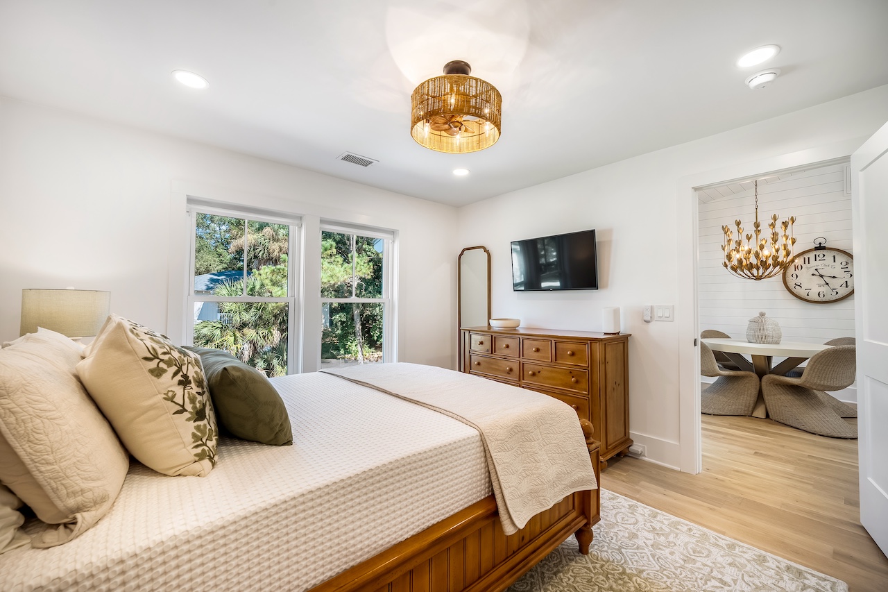 Queen Bedroom | 19 Sand Crab | IOP Escapes