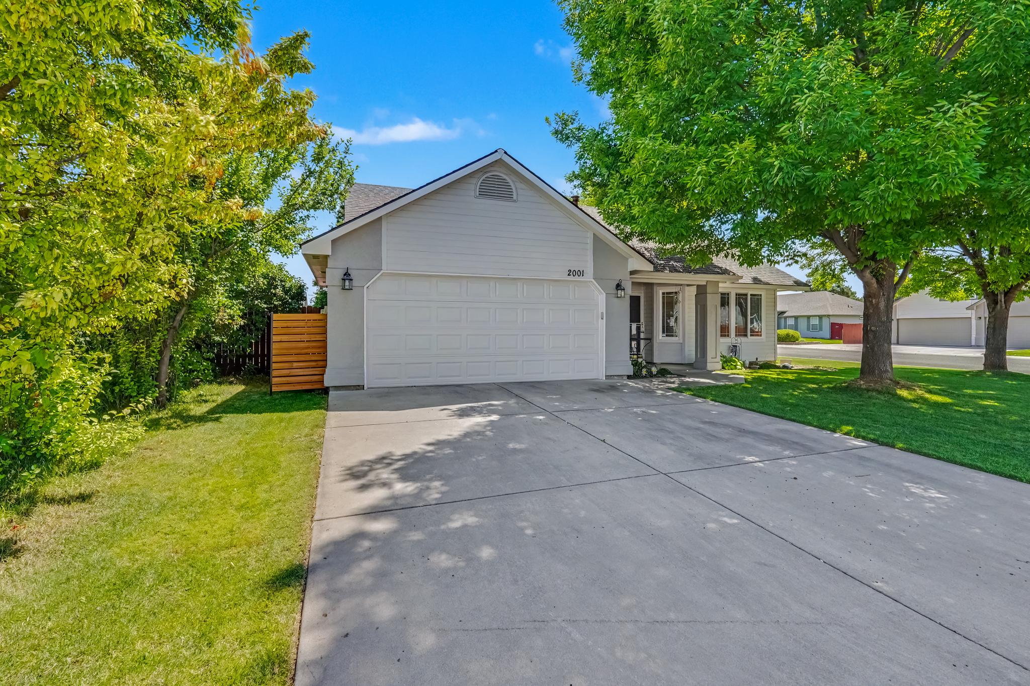There is plenty of parking available at the home, including space in the driveway and ample street parking directly in front of the property. Please note that the garage is not accessible for guest use.