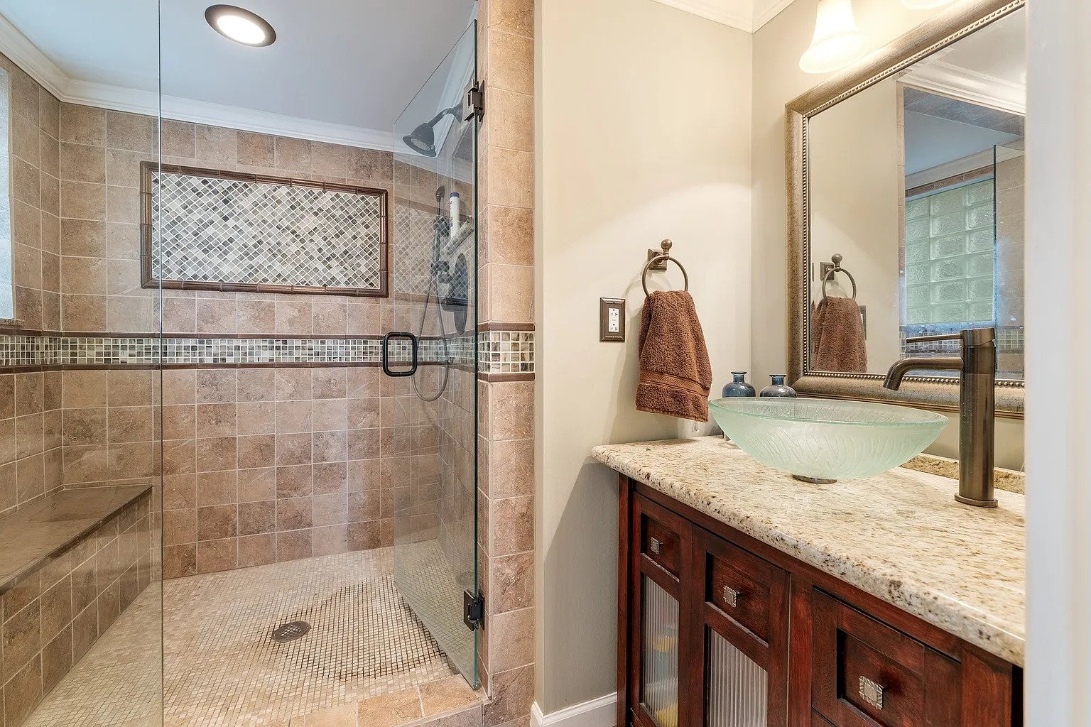 Downstairs en suite Bathroom