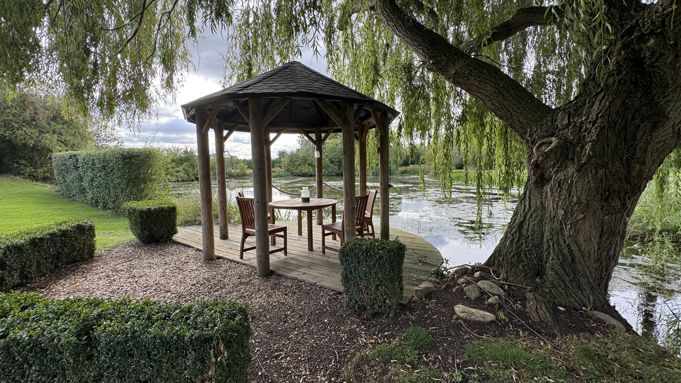 Main House rear garnen pergola dining