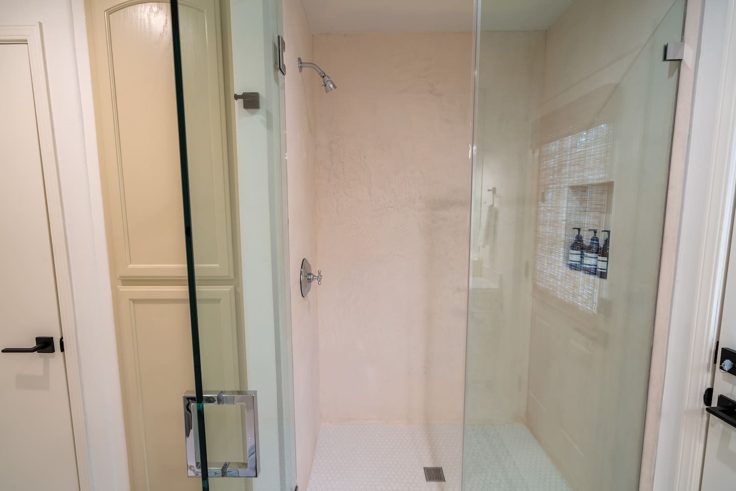 Bathroom 4 downstairs with shower