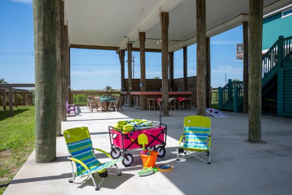 251c81f7819e4424aabe50be73d9c3f4 | Beachhouse | Texas | TX | Vacation Homes | Galveston | Crystal Beach | Kokomo | Breezy Days | Beachfront Elegance | Sunrise Serenity | Southern Sands Property Management, LLC