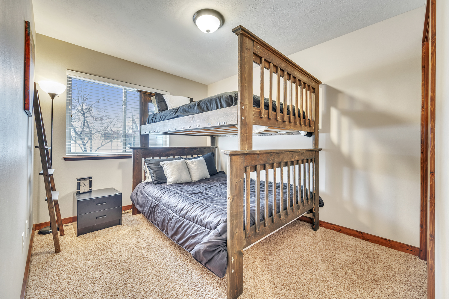 Main floor bunk room King/Queen