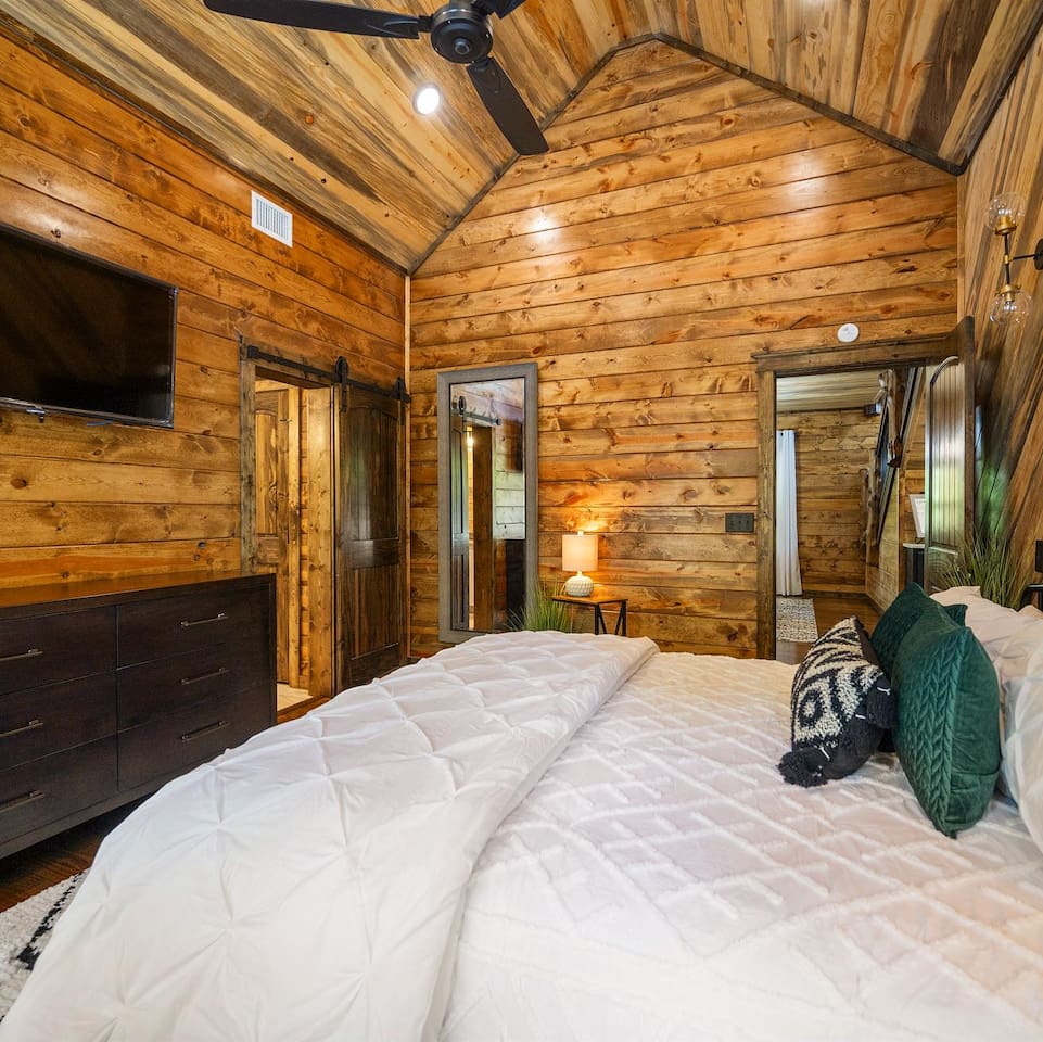 Perfect for multi-family stays—two master suites and a loft provide privacy and comfort for everyone.