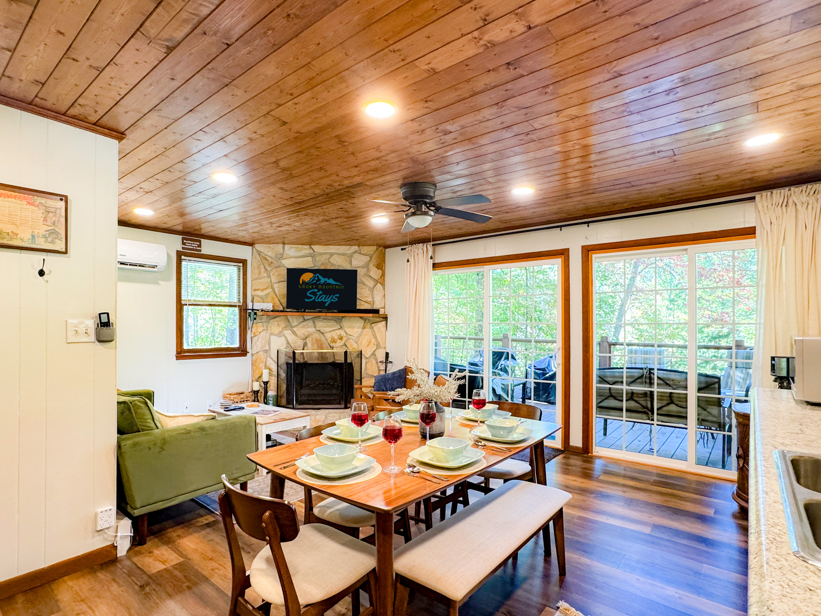 dining area leading into the kitchen