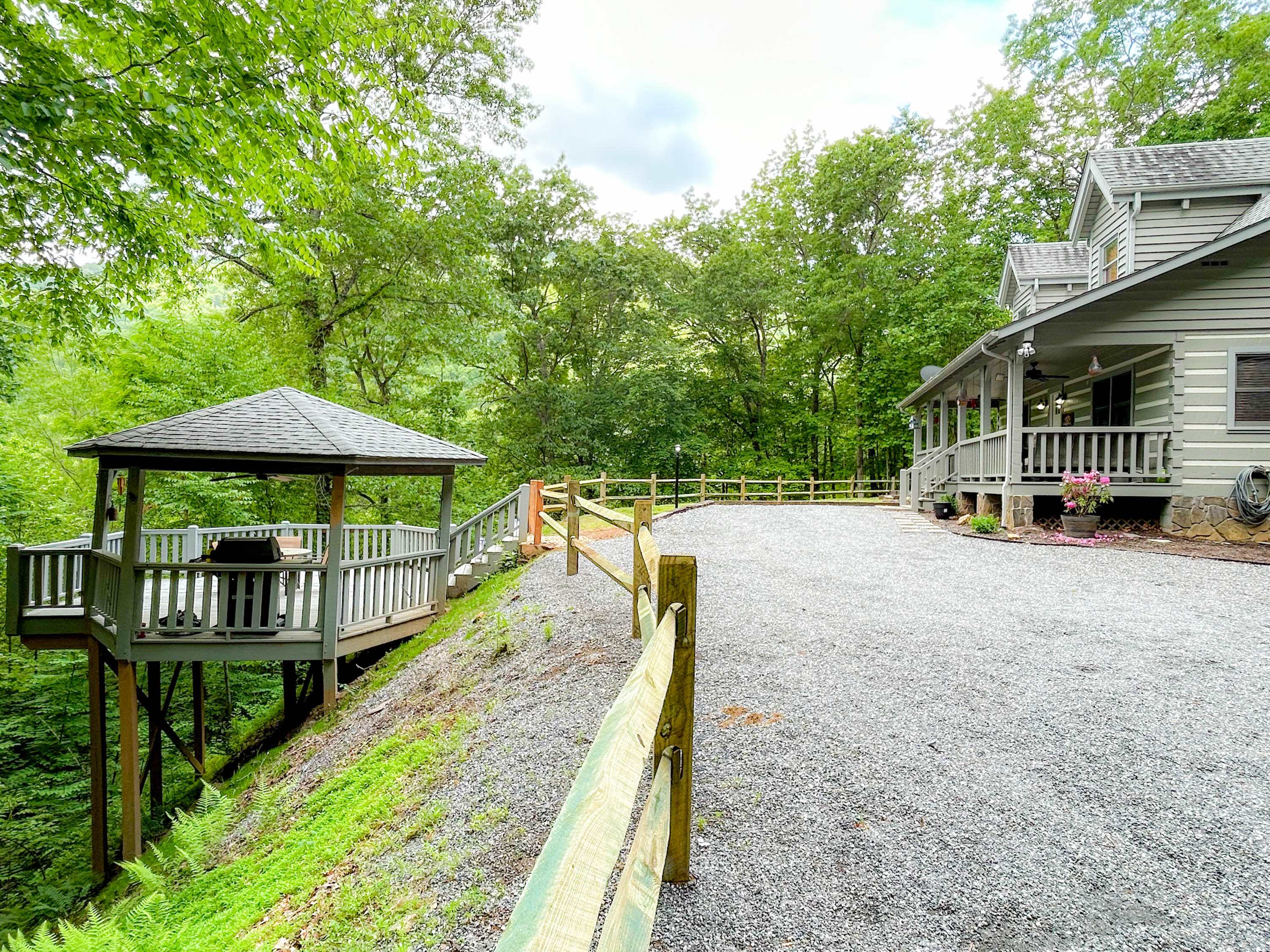 nice large and flat driveway