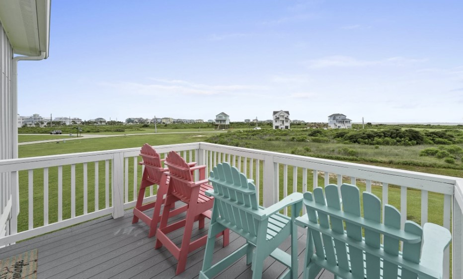255696a81ecb4ec4b7e624d6d8b8aaee | Beachhouse | Texas | TX | Vacation Homes | Galveston | Crystal Beach | Kokomo | Breezy Days | Beachfront Elegance | Sunrise Serenity | Southern Sands Property Management, LLC