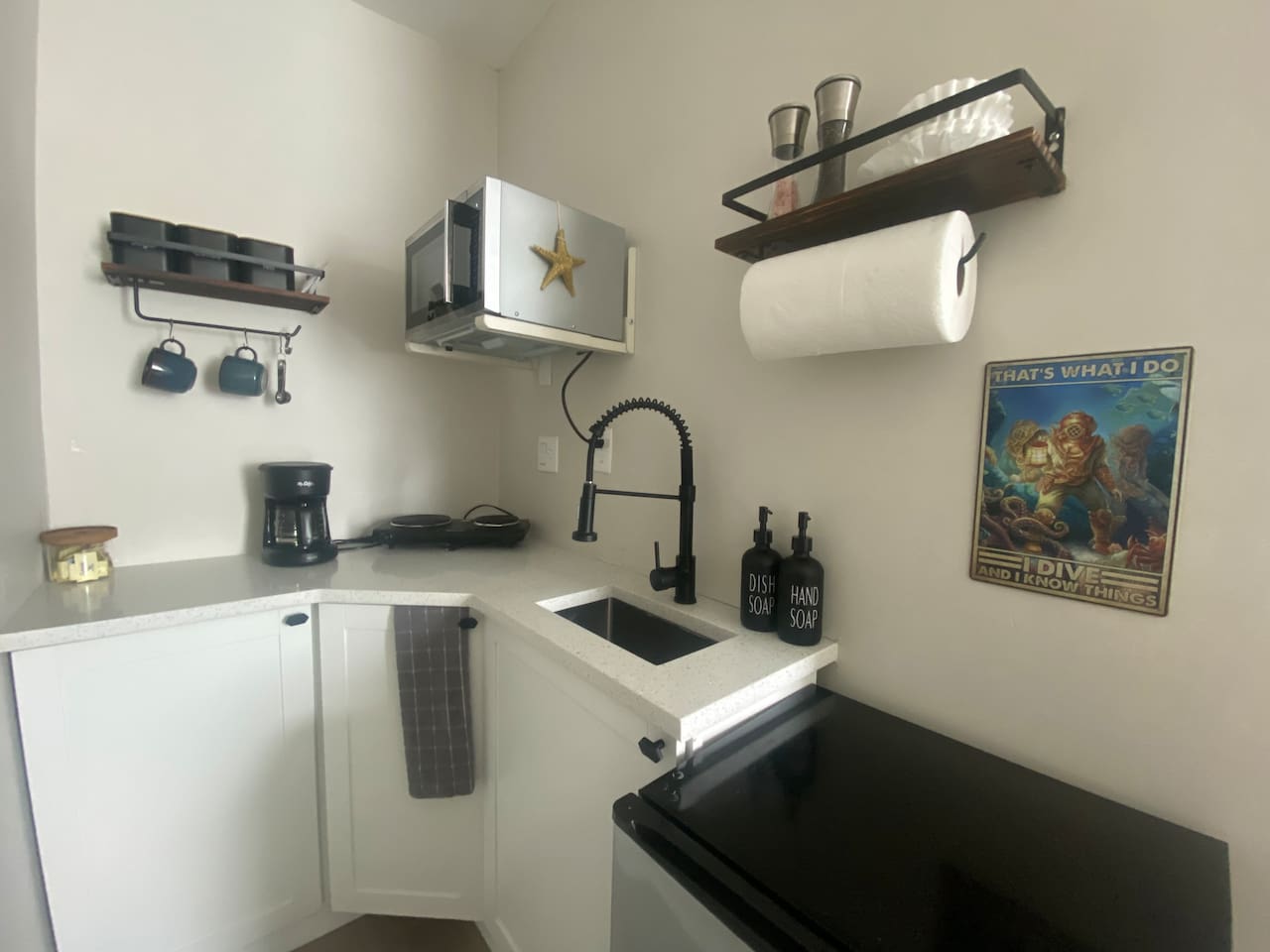 Cozy kitchenette with dual hotpad and microwave.