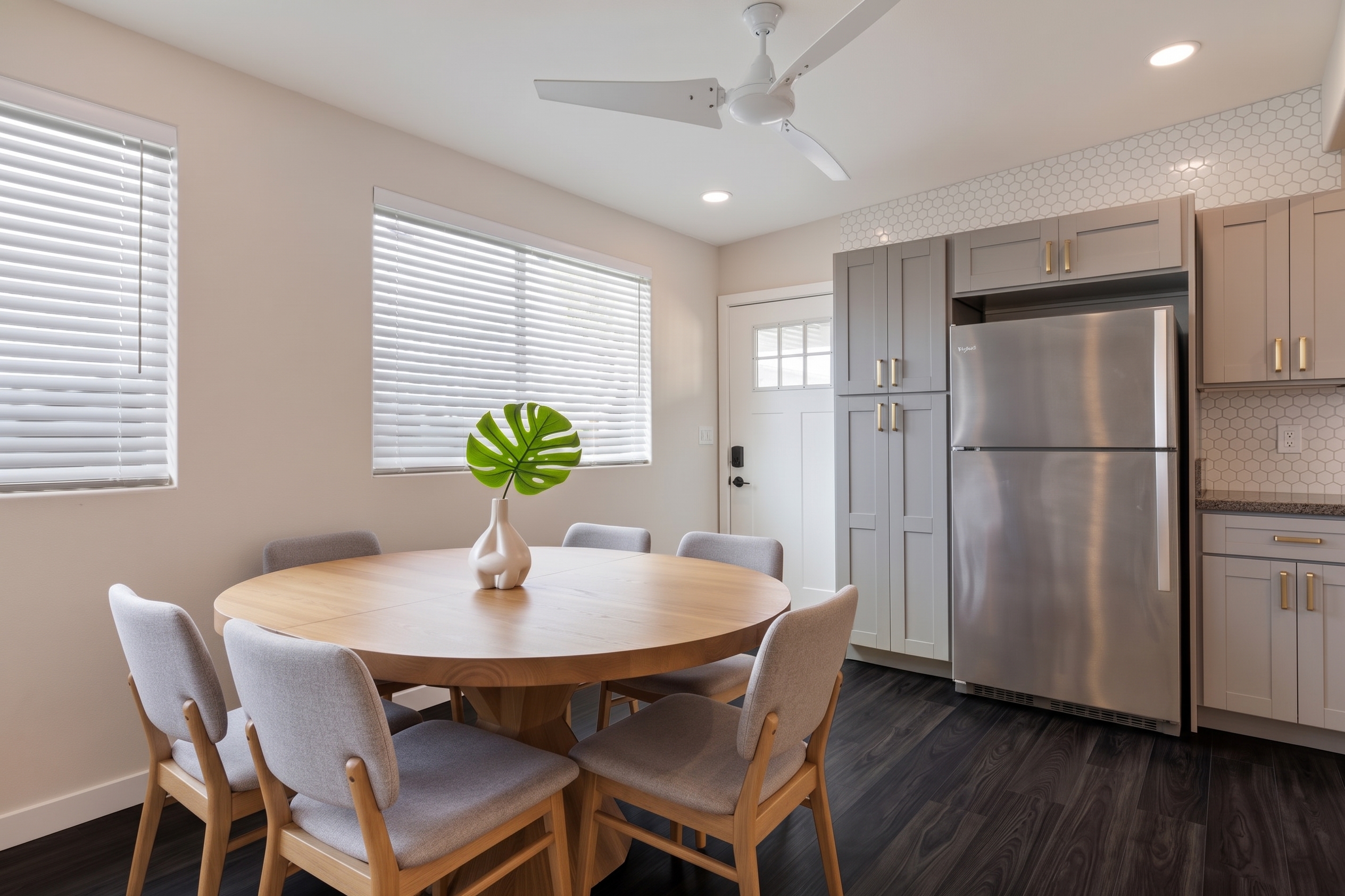 Kitchen | Representative Interior. Unit finishes, furnishings, and decor may vary.