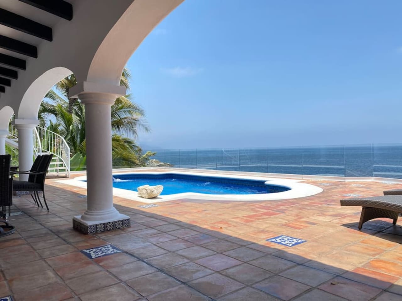 Enjoy a relaxing day from the patio
Disfruta tu día desde el patio