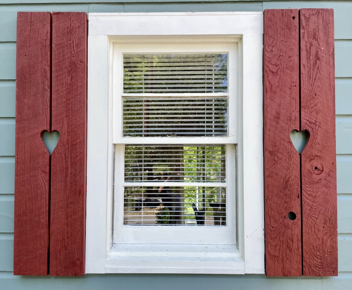 We would love to host you at the Blue Heron Cottage in Hot Springs, NC