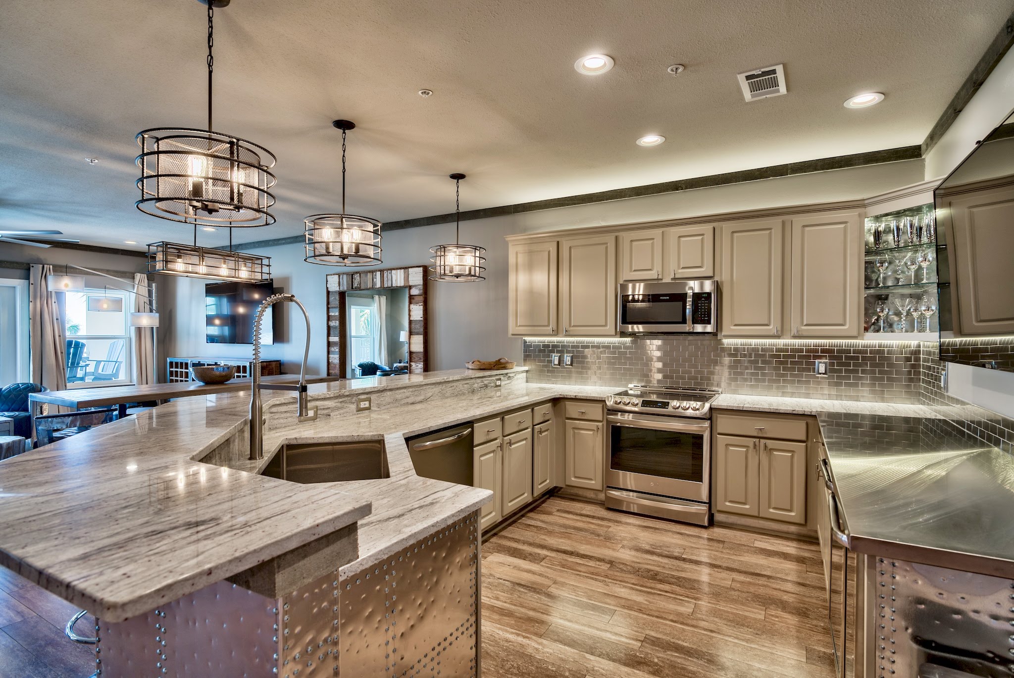 Eat-in Kitchen with Granite and Stainless counters