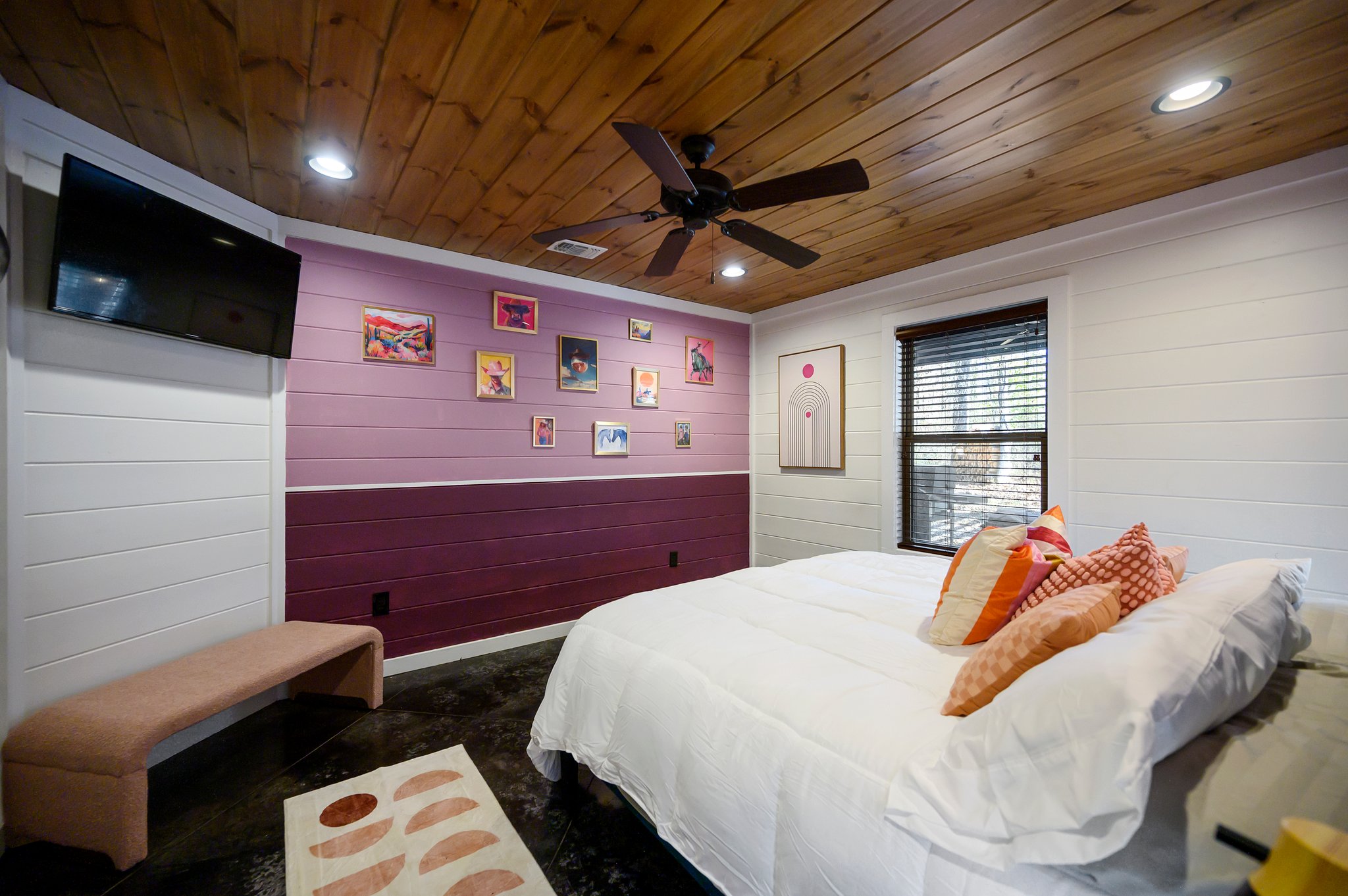 Disco Cowboy | King bedroom 2 (sleeps 2). Its six twin bunks complete the cabin’s 10-guest sleeping setup.