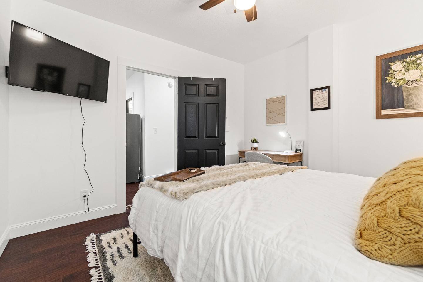 Enjoy a well-appointed bedroom with a TV for entertainment, a desk for working or planning, and ample storage for your clothes, ensuring both comfort and convenience during your stay.