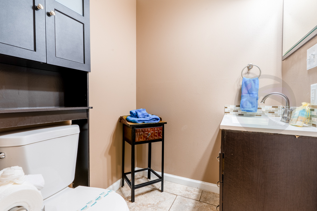 that connects to another half bath accessed through the hallway