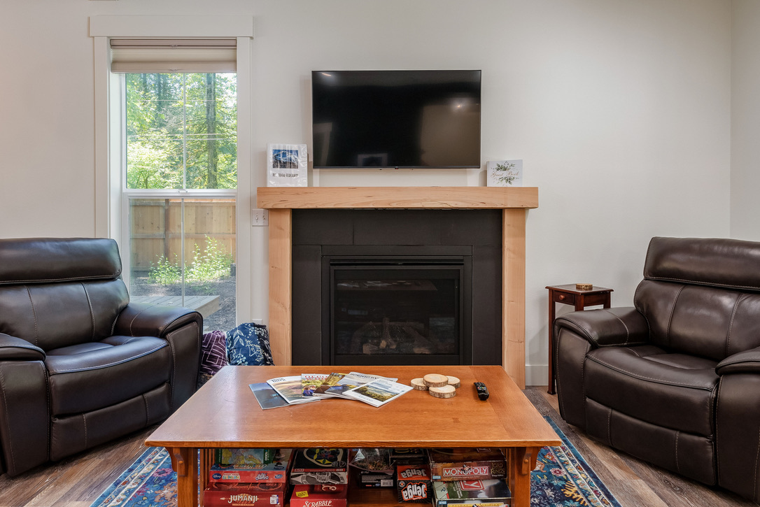 Mt Hood Hideaway Living Room: Propane Fireplace