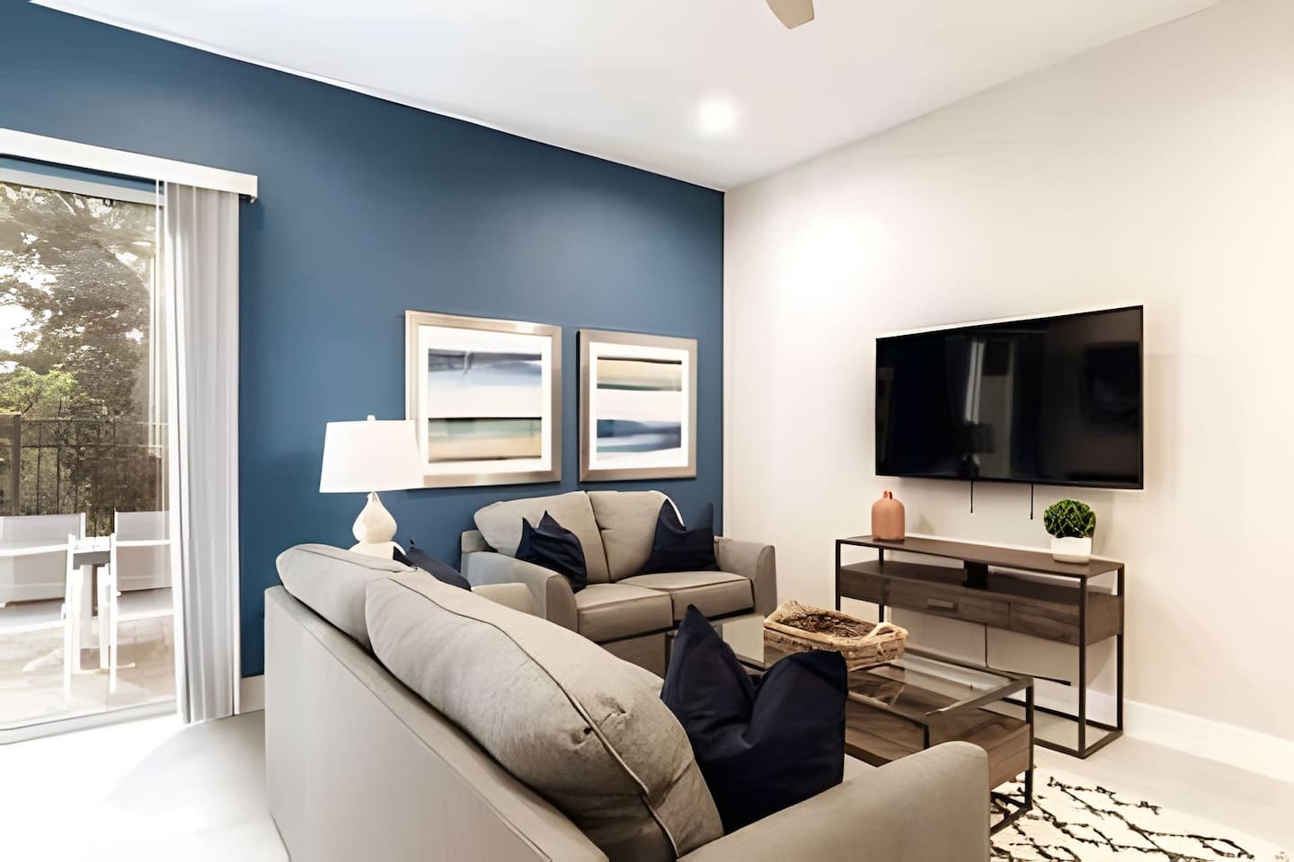 Living space with Smart TV and a queen sofa bed, ideal for extra guests or movie nights together.