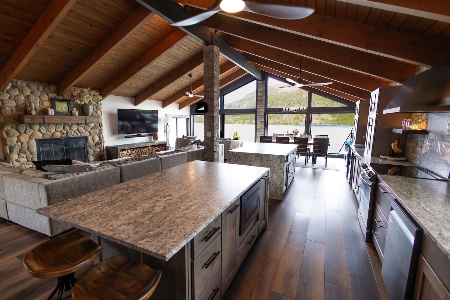 Double islands with 10 seats! - Perfect for cooking and entertaining a large group! 