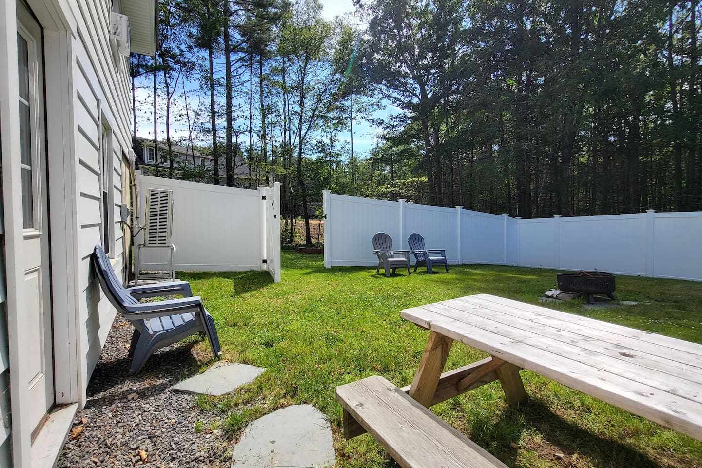 Fully fenced in back yard. 