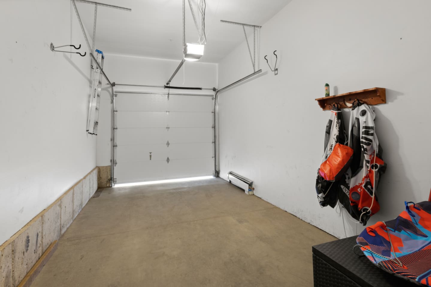 1 Car Garage & Toy Storage