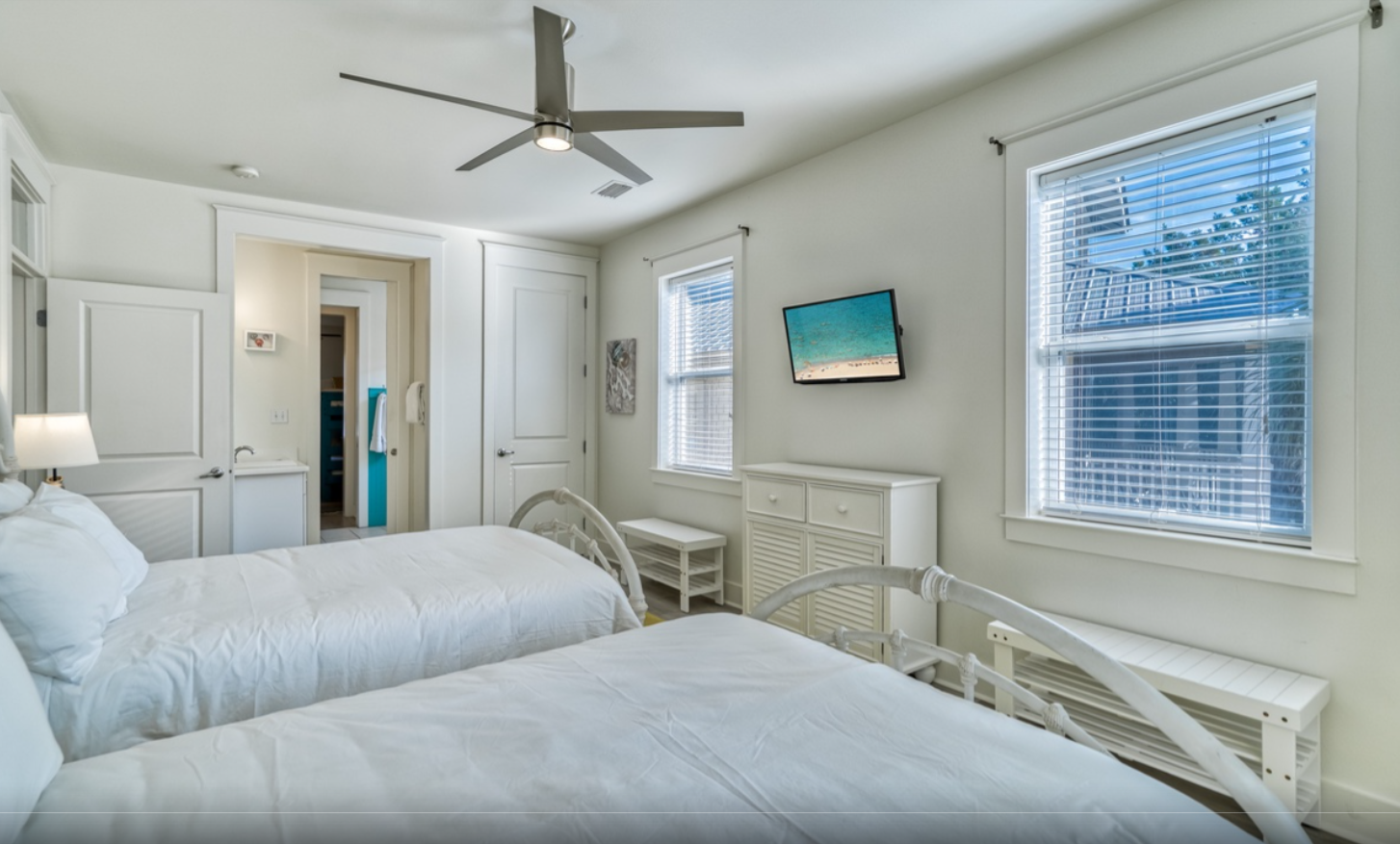 2nd floor  - Bedroom with 2 full beds