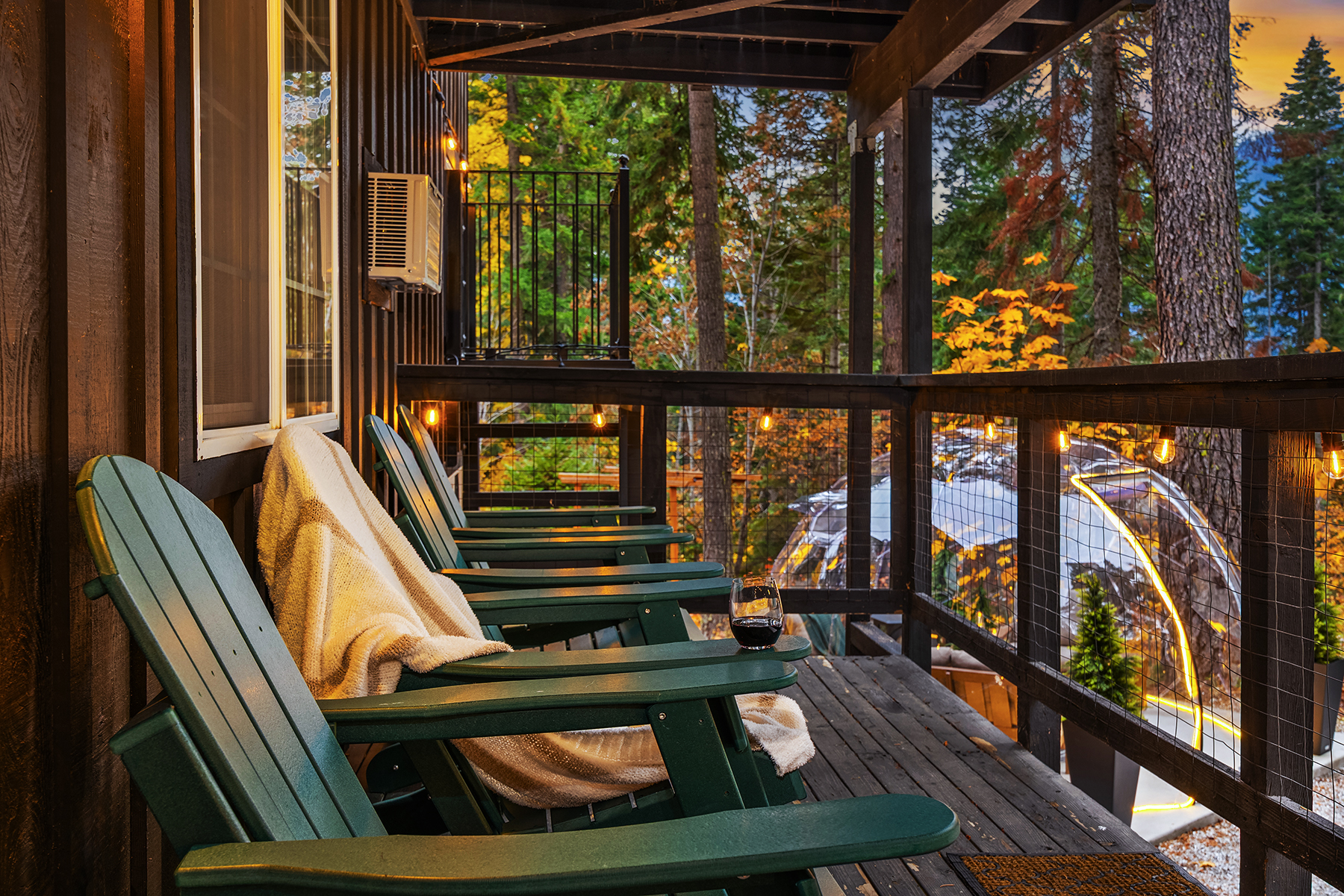 Lower deck seating area