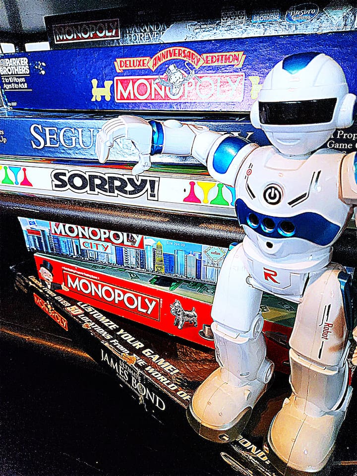 Howie SHOG's team selected tons of Monopoly games for your amuzement. 