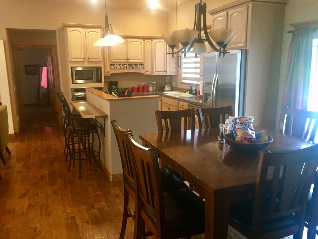 Dining & Kitchen