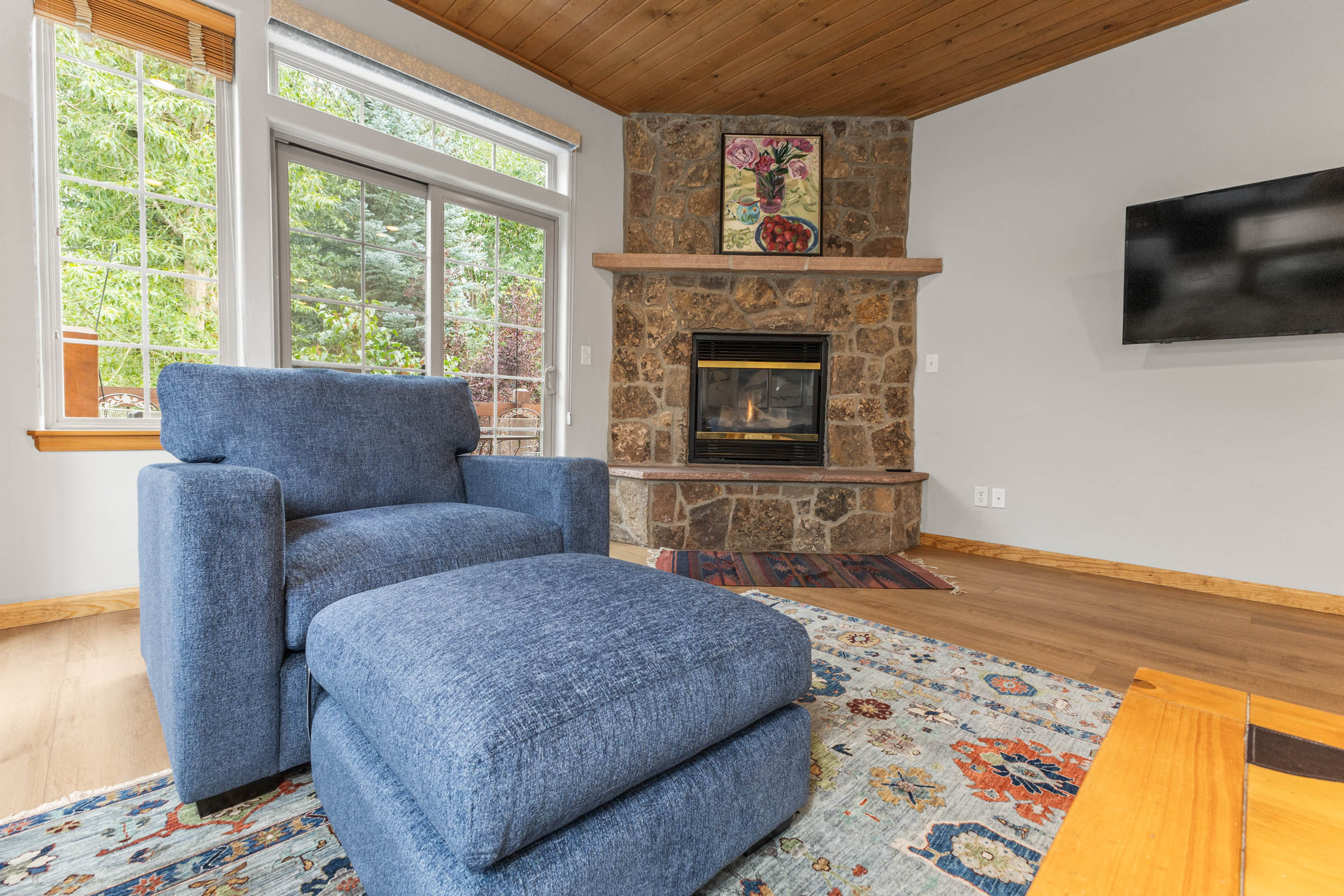 Lounge Chair | Gas Fireplace