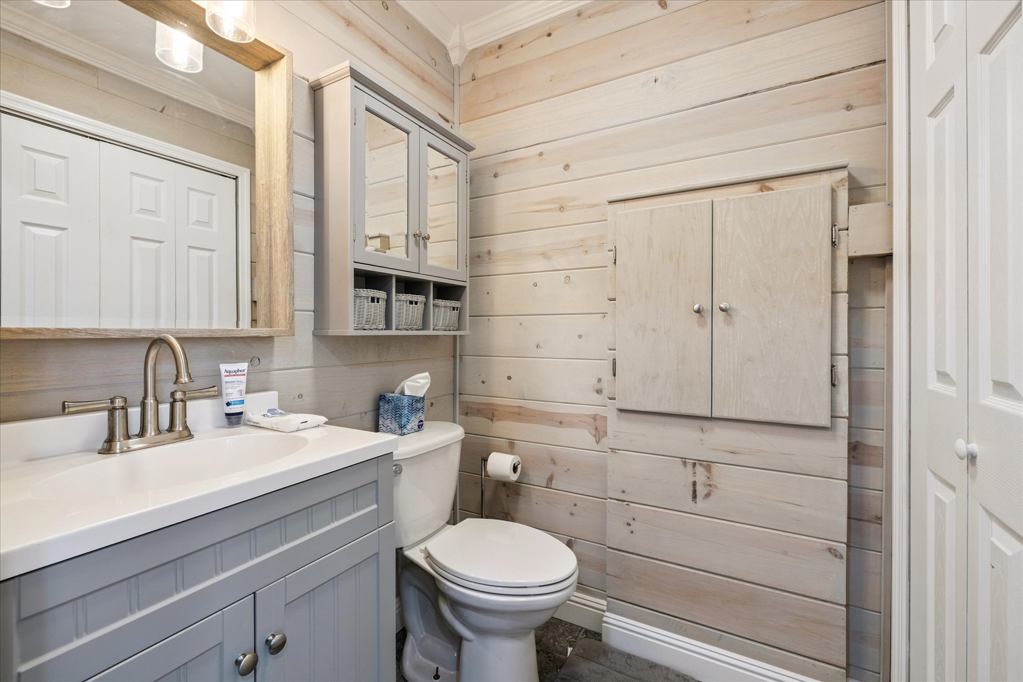 Bathroom 4 access from Bedroom 4