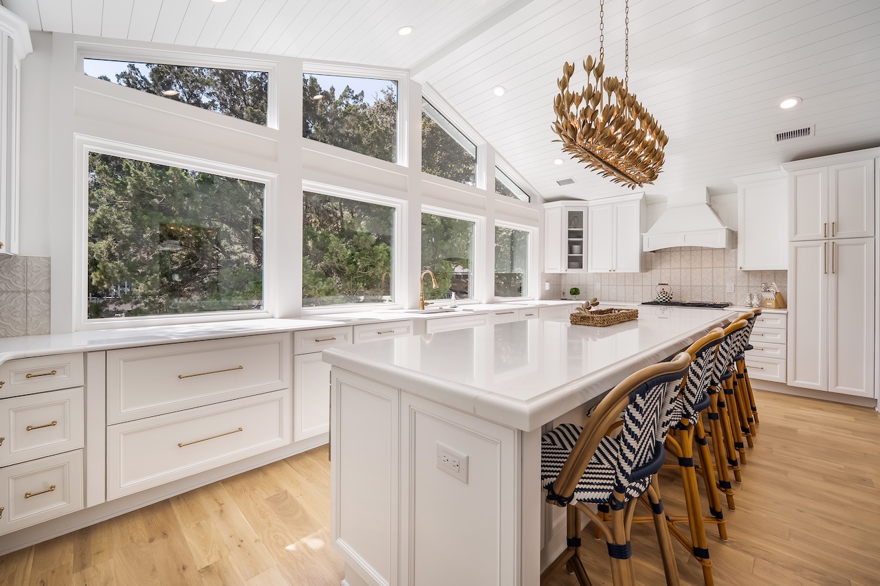 Kitchen Island | 19 Sand Crab | IOP Escapes