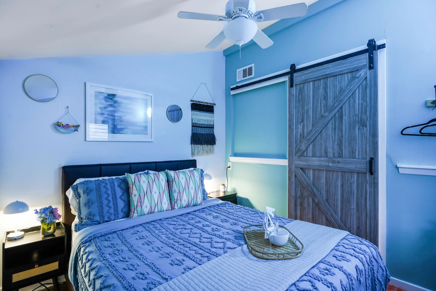 Look at how good you're looking in the full-length mirrors included in each bedroom!  Enjoy memory foam queen mattress and funky decor in the 'Blue Room' with its own private en suite full bathroom and patio/yard access.