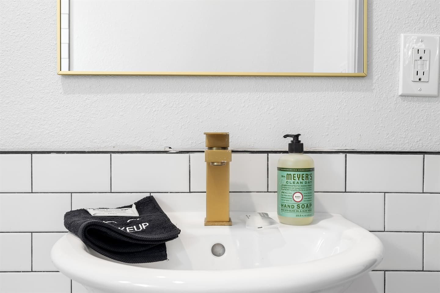 Tiny Home: Make Your Tiny Bathroom Feel Spacious