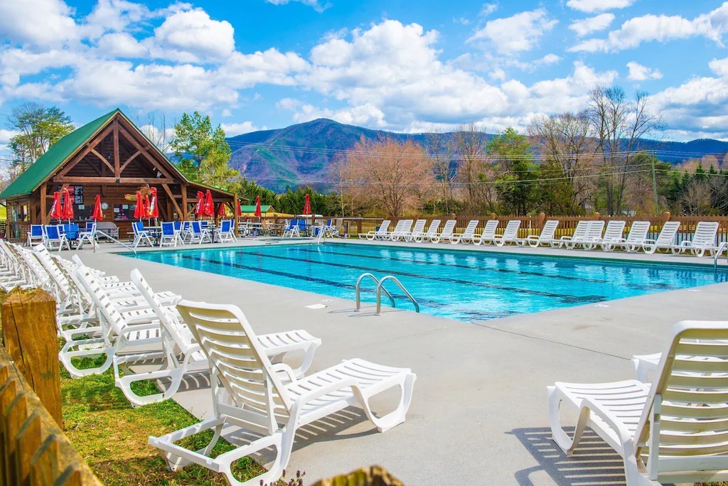 COMMUNITY POOL ACCESS FREE to our guests.  Short 6 mile drive away.  Featuring a pool, kiddie pool, and catch and release fishing pond!