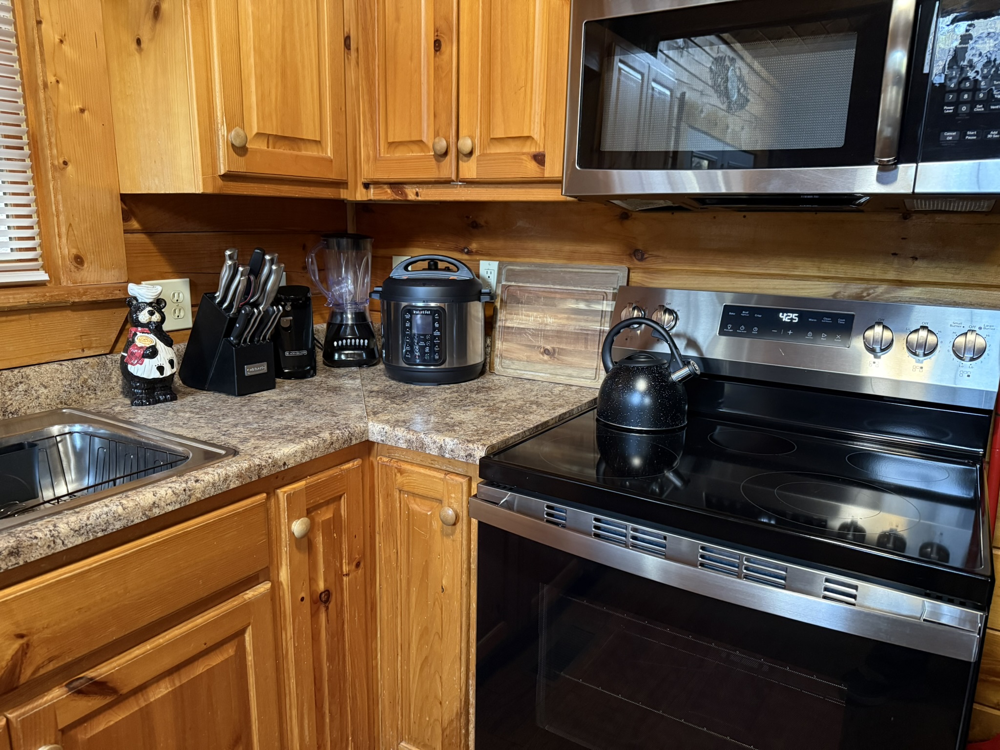 From the Instapot to air fry mode on the oven, we have plenty of cooking options to make a quick meal so you can spend more time playing and relaxing.